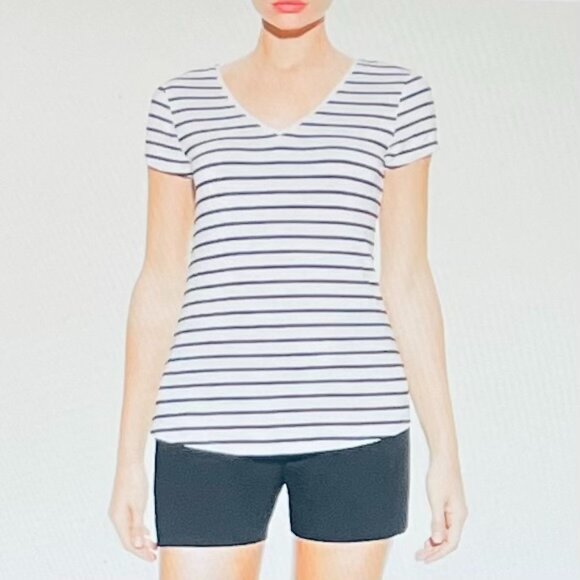 White House Black Market V-neck short sleeve striped tee in Black/White (M) - Picture 5 of 10